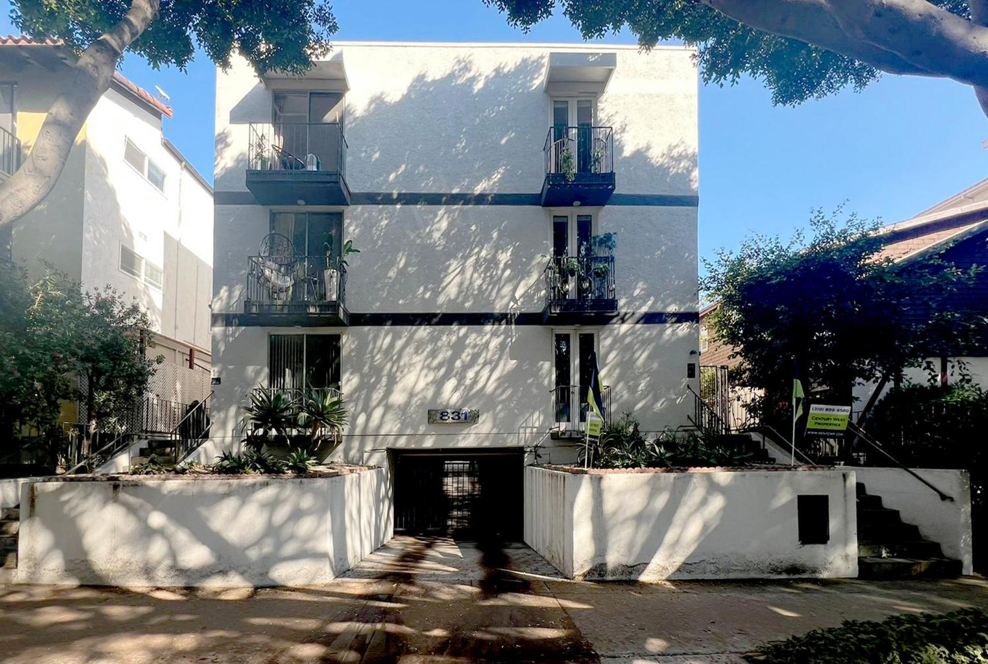 Coastal Retreat Steps From The Santa Monica *