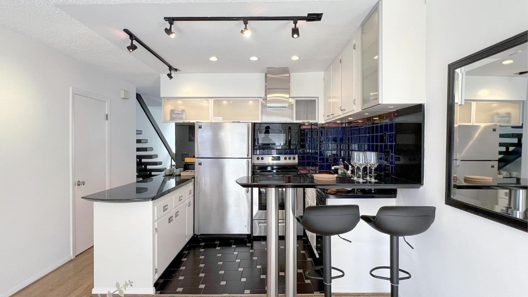 Coastal Retreat Steps From The Santa Monica *